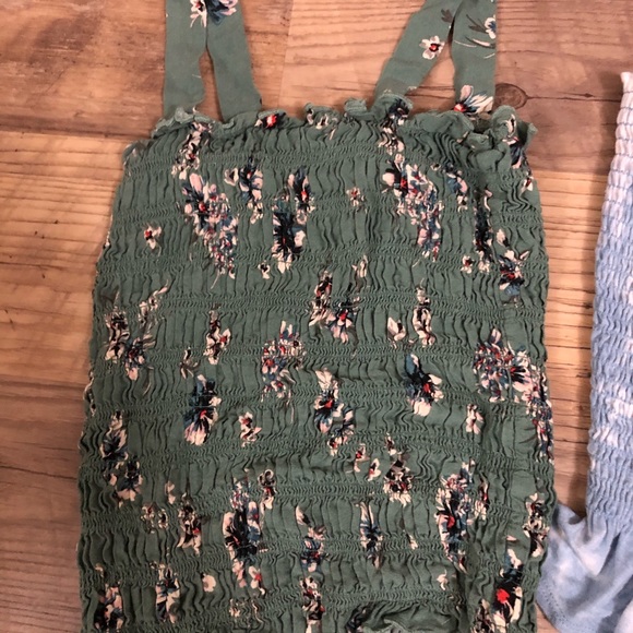 Three tank tops - Picture 3 of 4